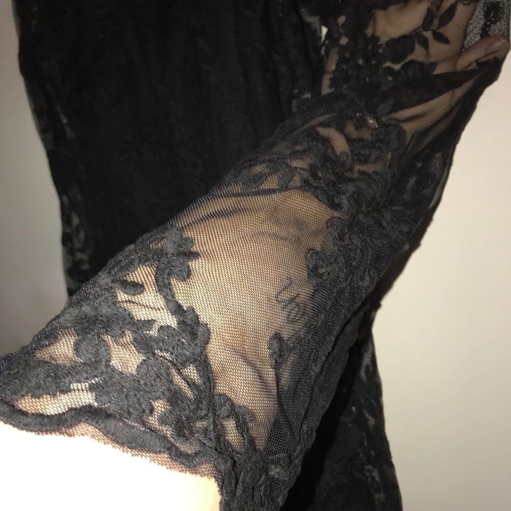 Lace mini dress - Picture 8 of 8